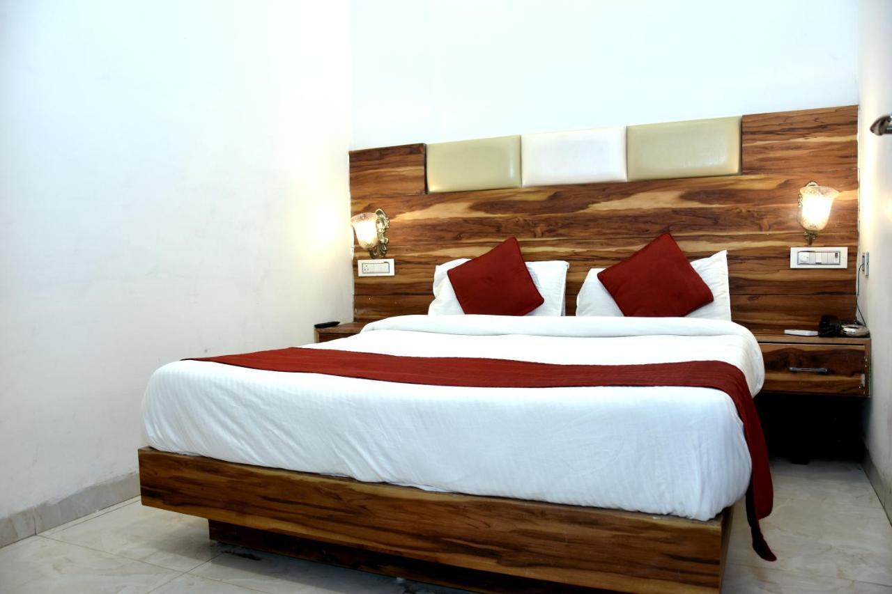 Hotel D Plaza Zirakpur Exterior photo