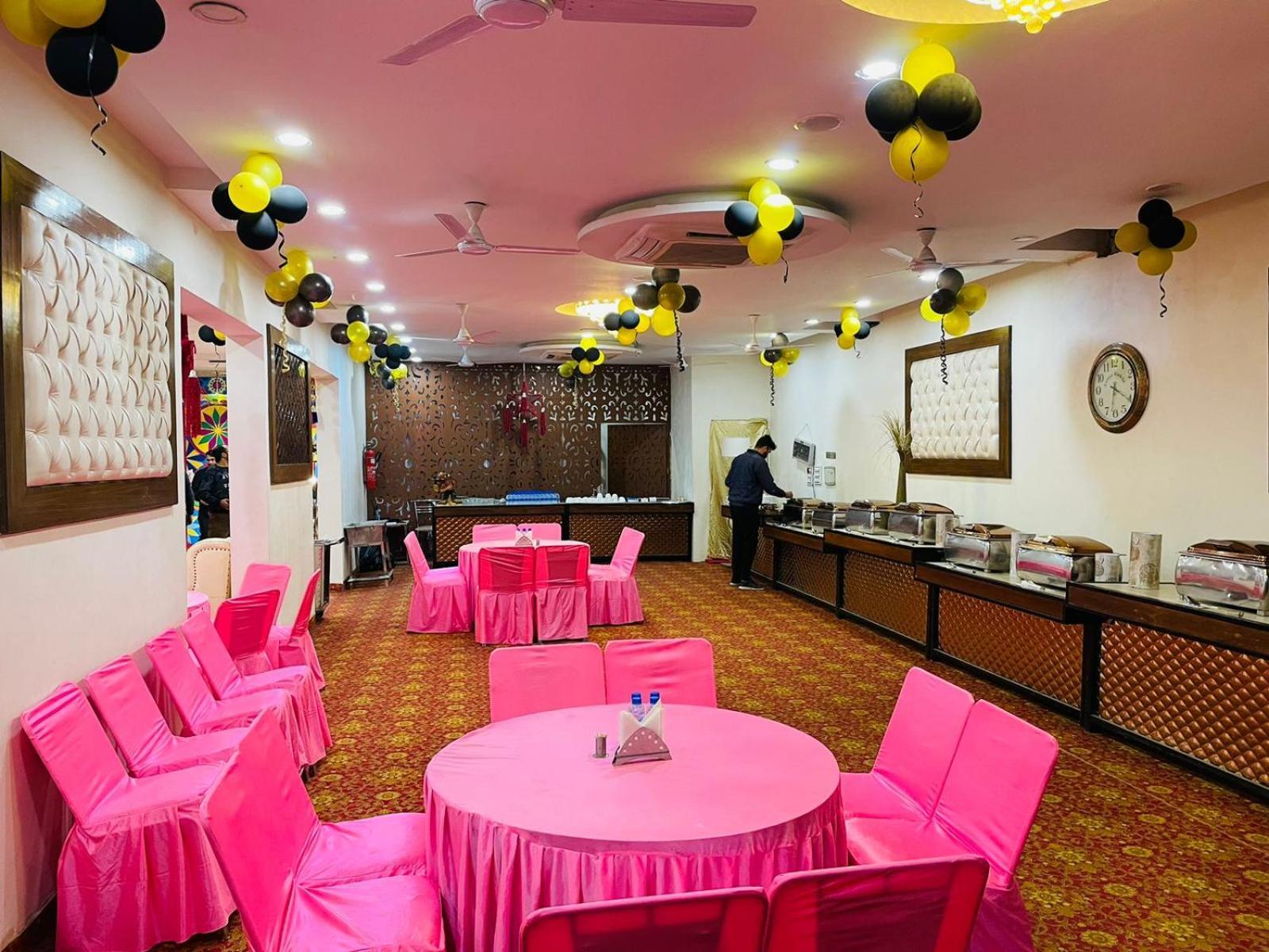 Hotel D Plaza Zirakpur Exterior photo
