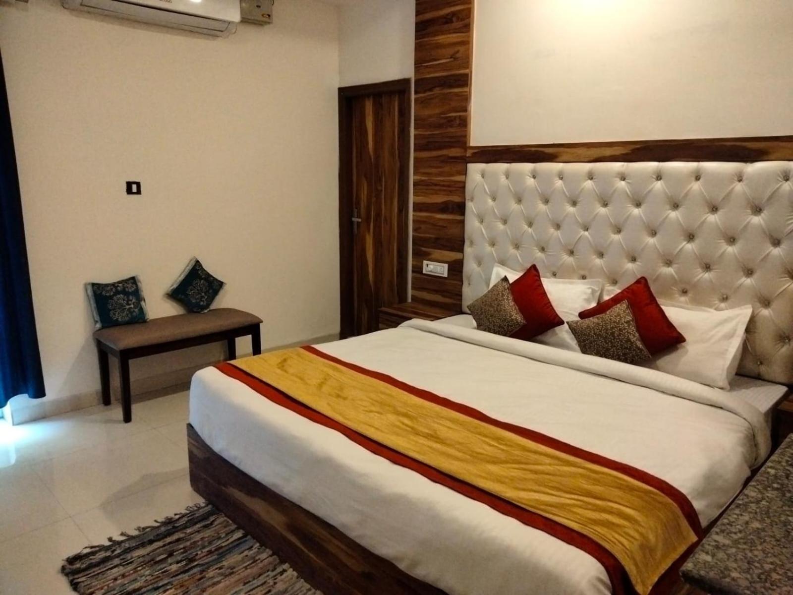 Hotel D Plaza Zirakpur Exterior photo