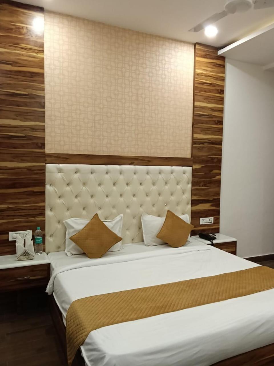 Hotel D Plaza Zirakpur Exterior photo