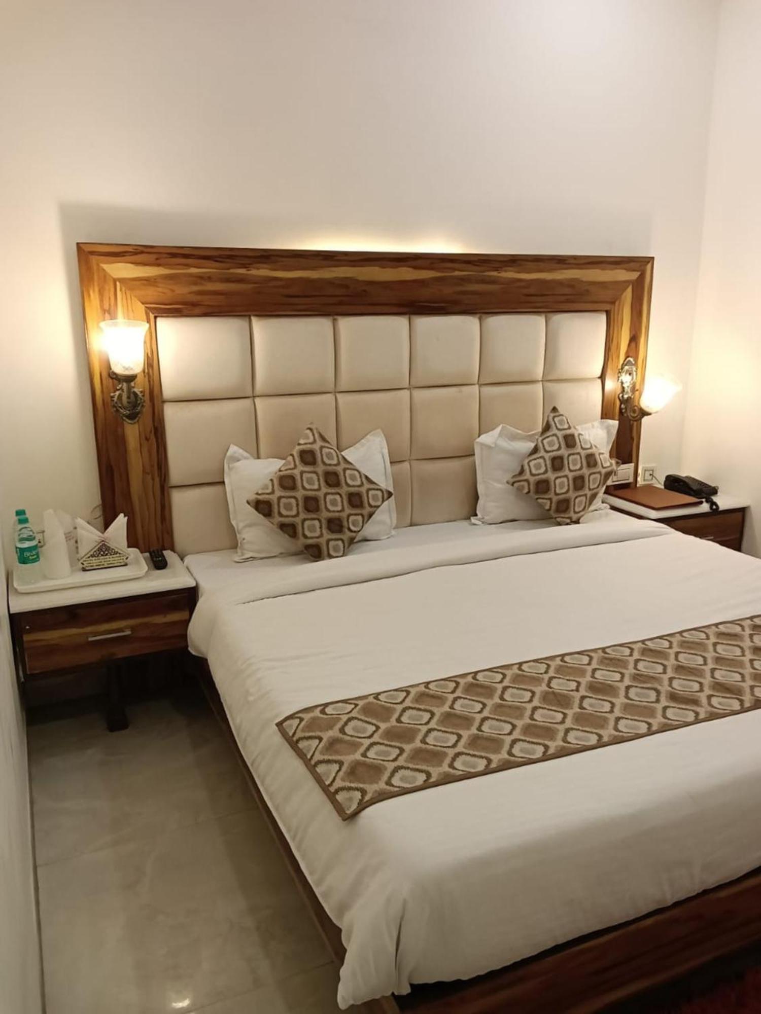 Hotel D Plaza Zirakpur Exterior photo