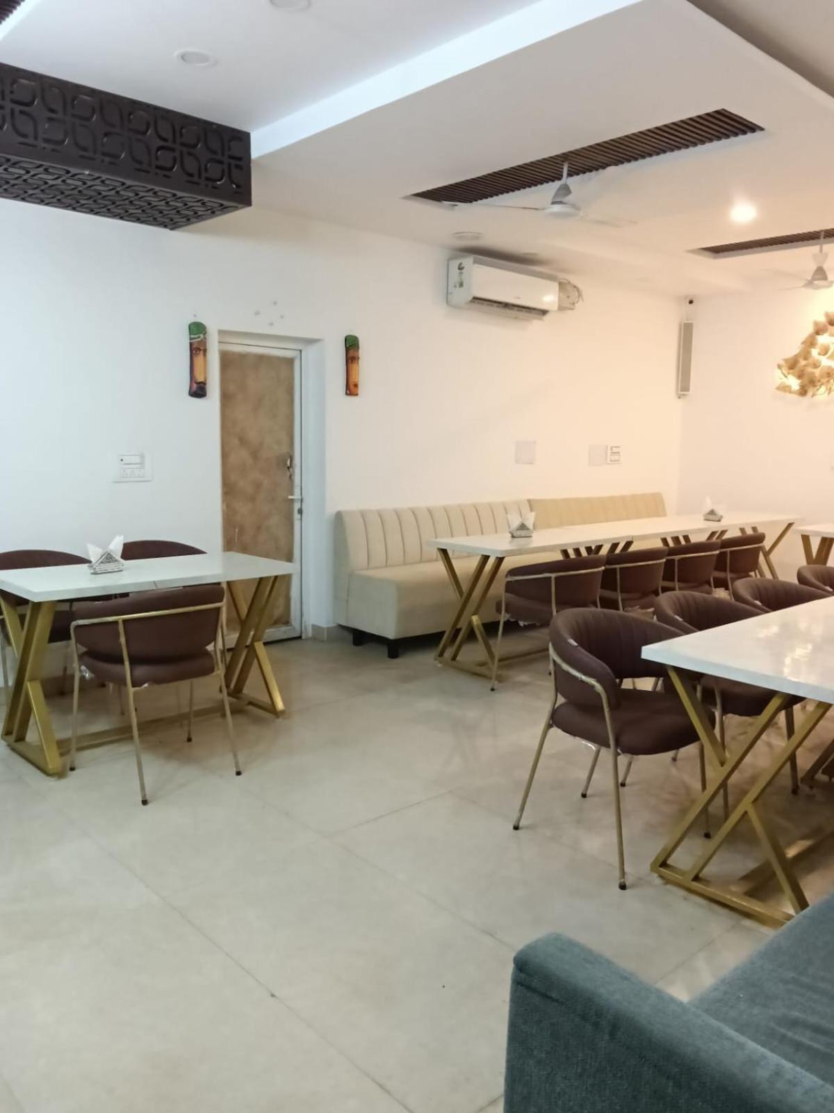 Hotel D Plaza Zirakpur Exterior photo